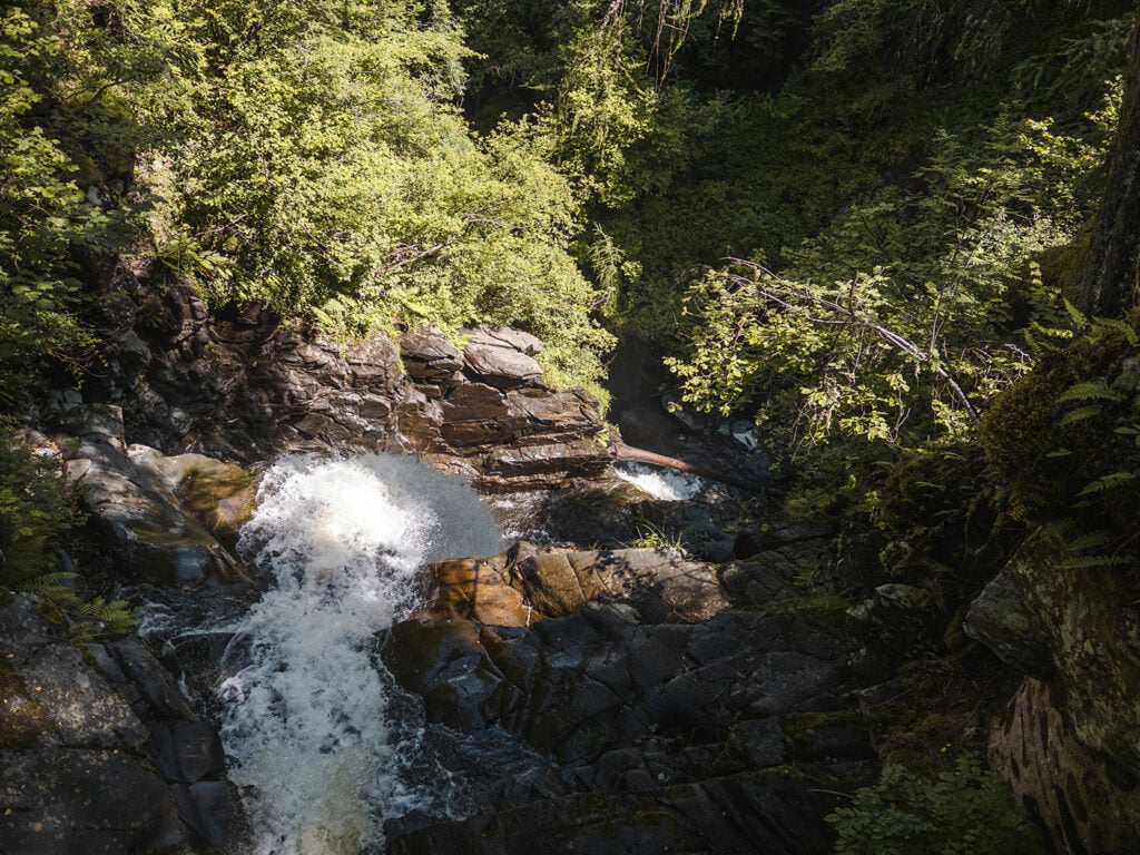 Water rushing down from the highest point at the Falls of Moness