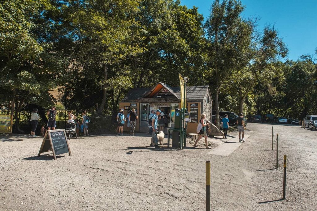 The food Kiosk and parking metre at Dovedale carpark