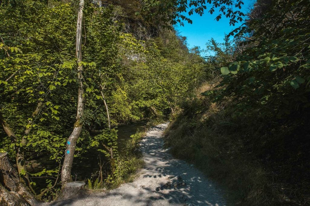 Path leading up to Dovedale Straits