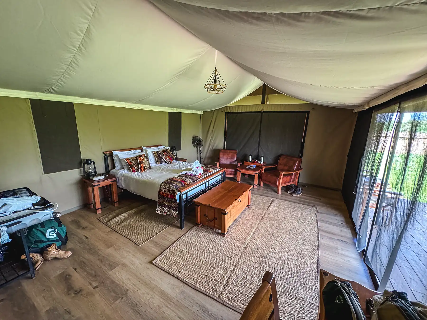 Luxury safari tented camp with plunge pool and great hi-pressure shower