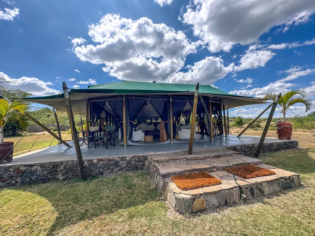 Luxury semi-permanent safari lodge accommodation