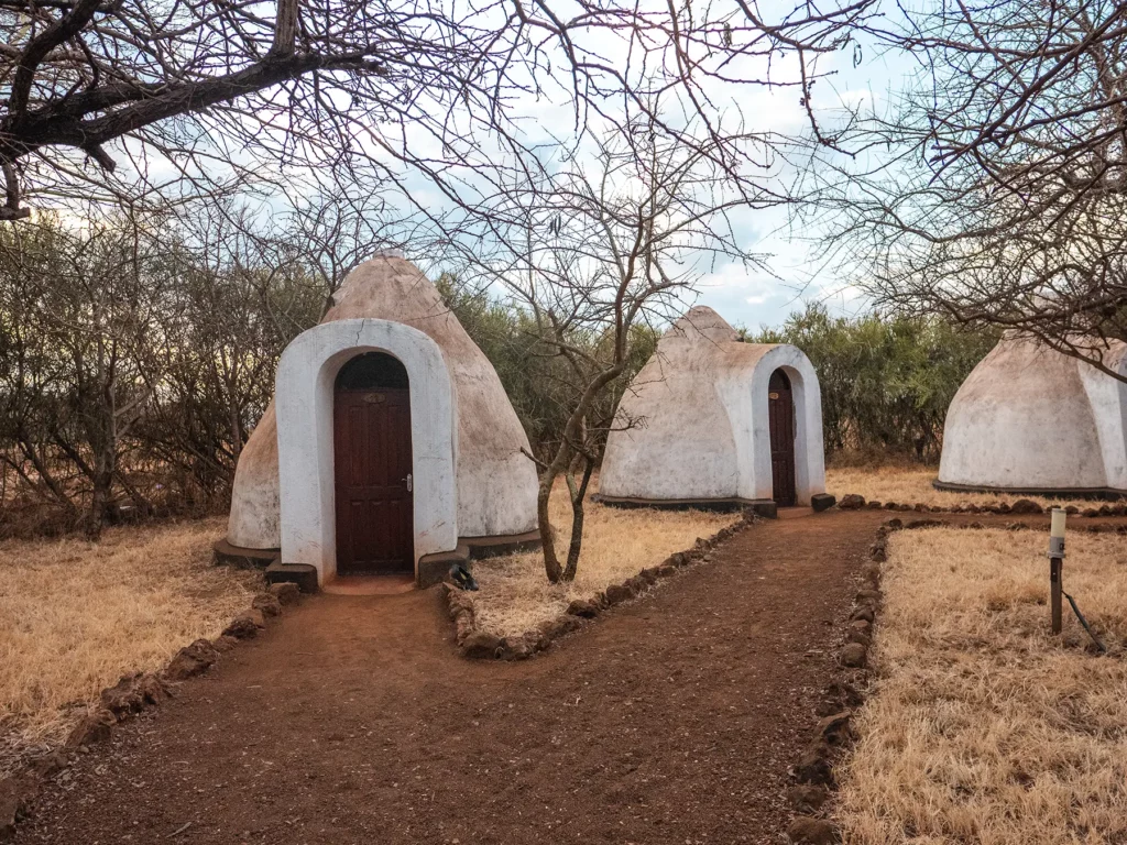 Budget safari accommodation in Karatu, near Tarangire with private rooms and a communal wash room. Tanzania